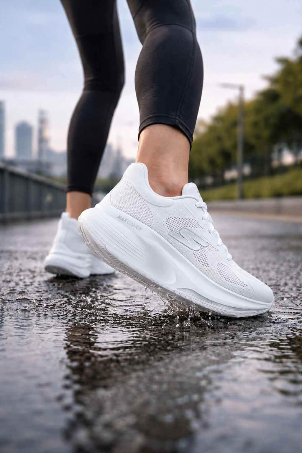 SKECHERS MAX CUSHIONING